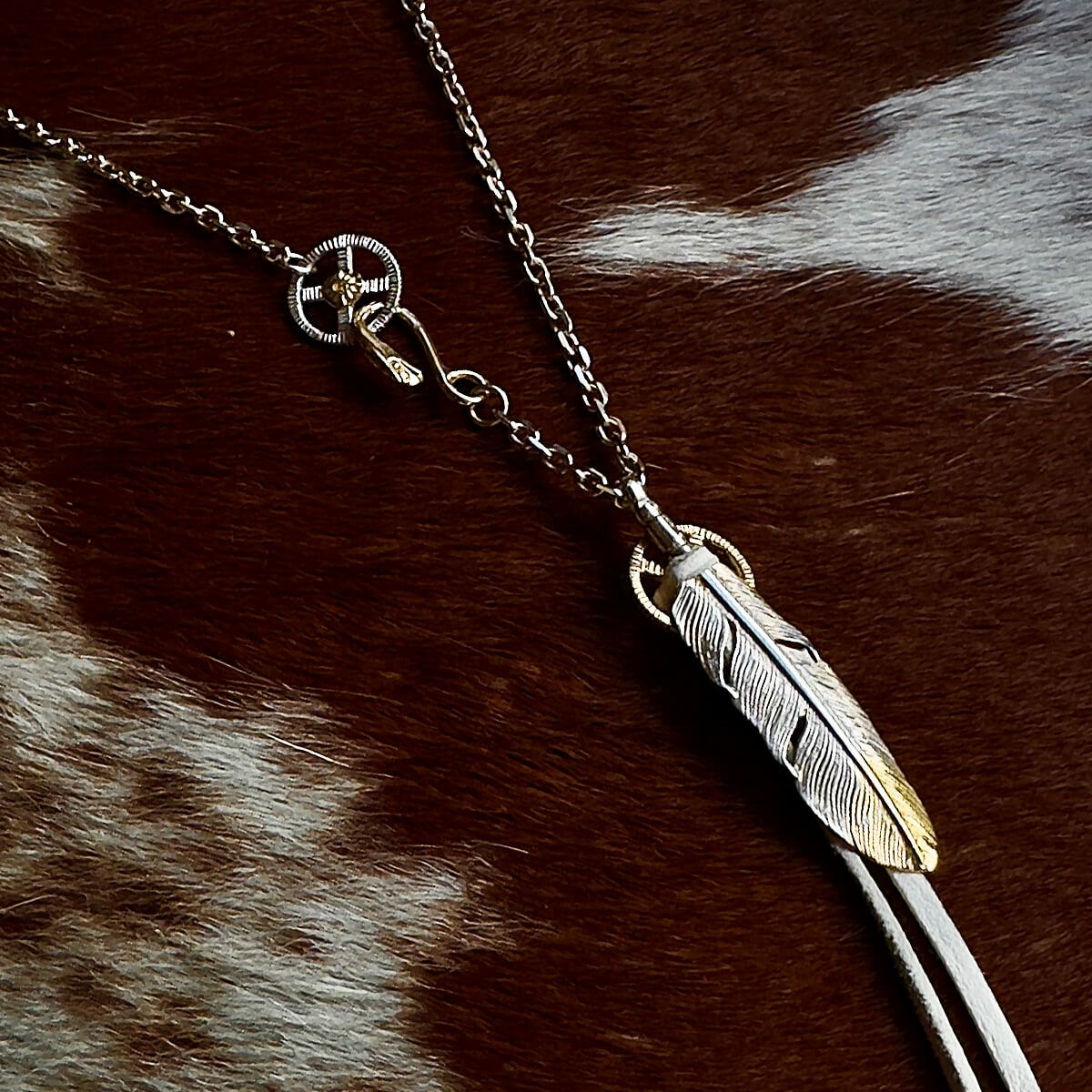 大フェザー×ホイール小×革紐×ビーズ/ネックレスカスタム | REDMAN.